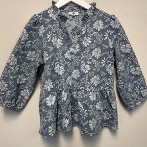 Entro blouse reflects beautifully embroidered flowers